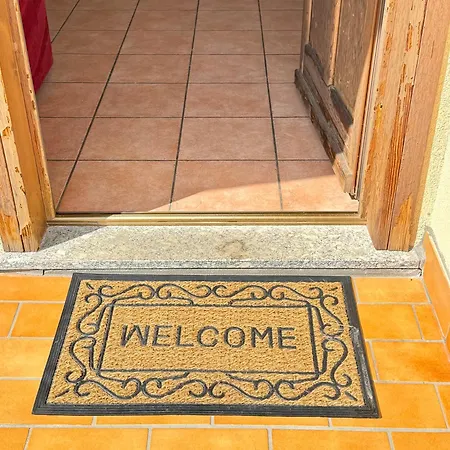 Semesterbostad Strawberry House Colico