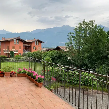 Nyaraló Strawberry House Colico