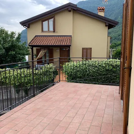 Holiday home Strawberry House Colico